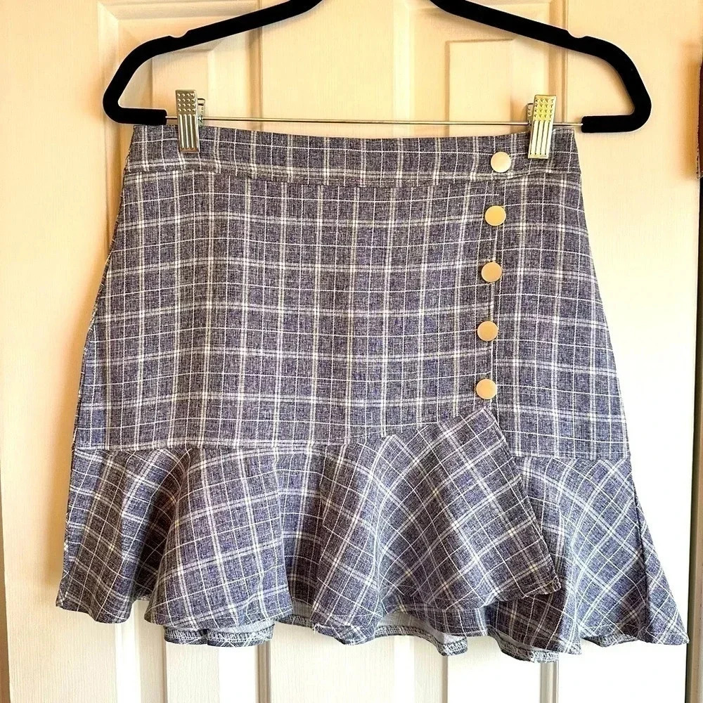Grey Plaid Coquette, Preppy mini skirt w/ ruffle & 5 brass buttons size large.